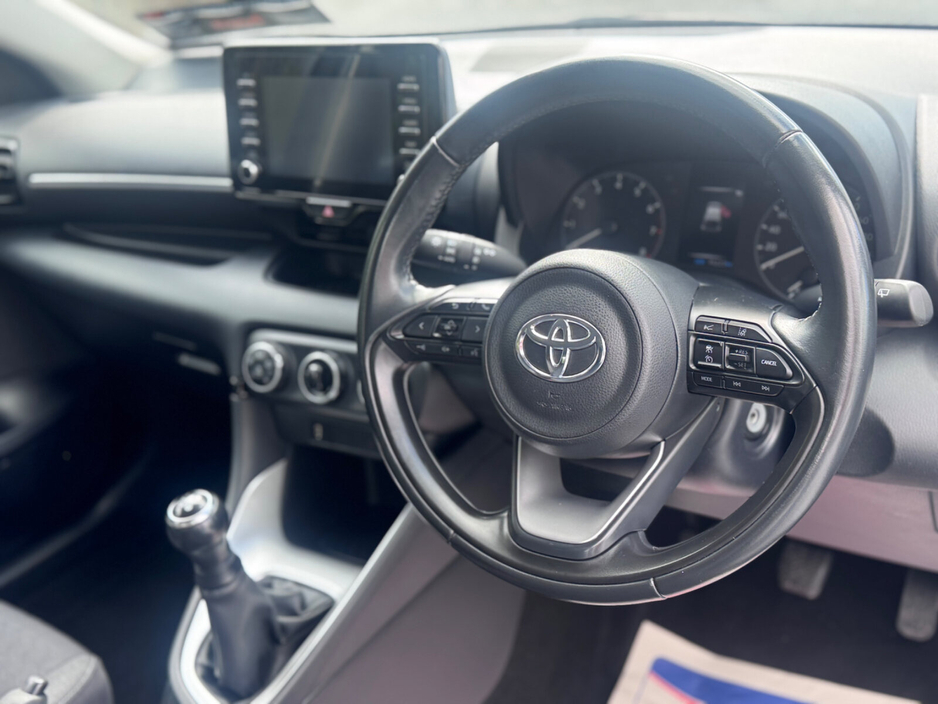 2022 Toyota Yaris - image 14