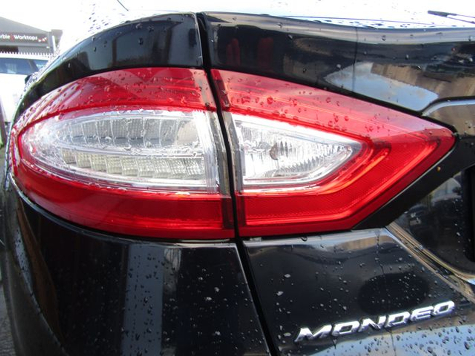 2017 Ford Mondeo - image 40