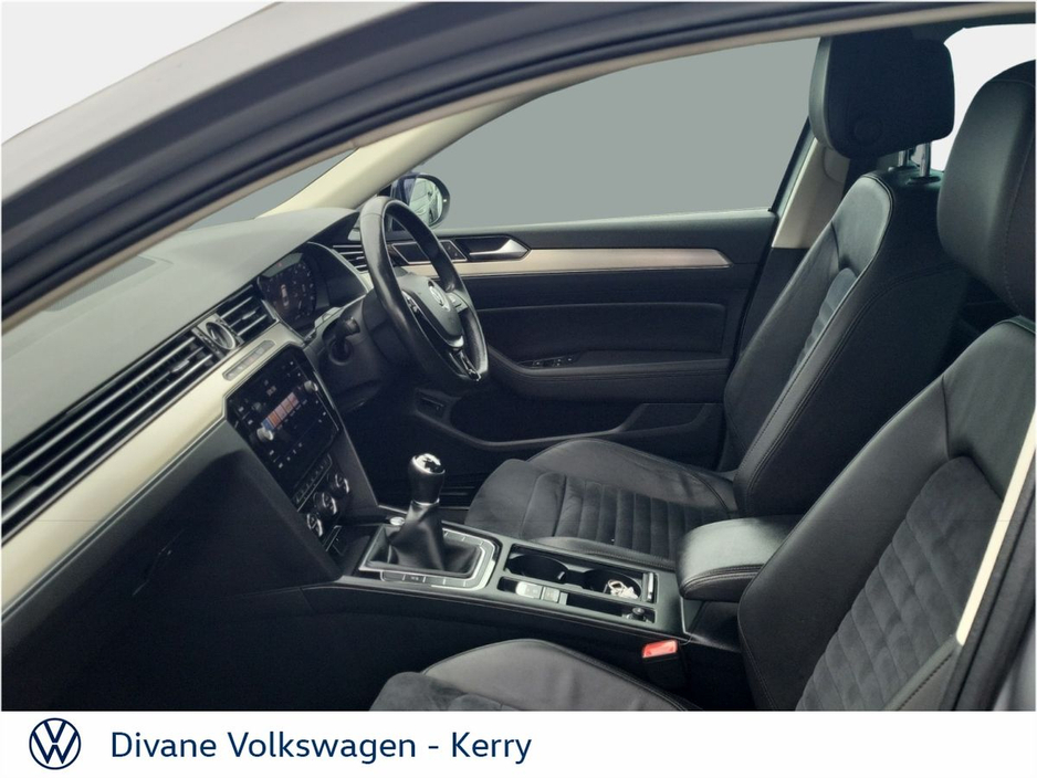 2018 Volkswagen Passat - image 4