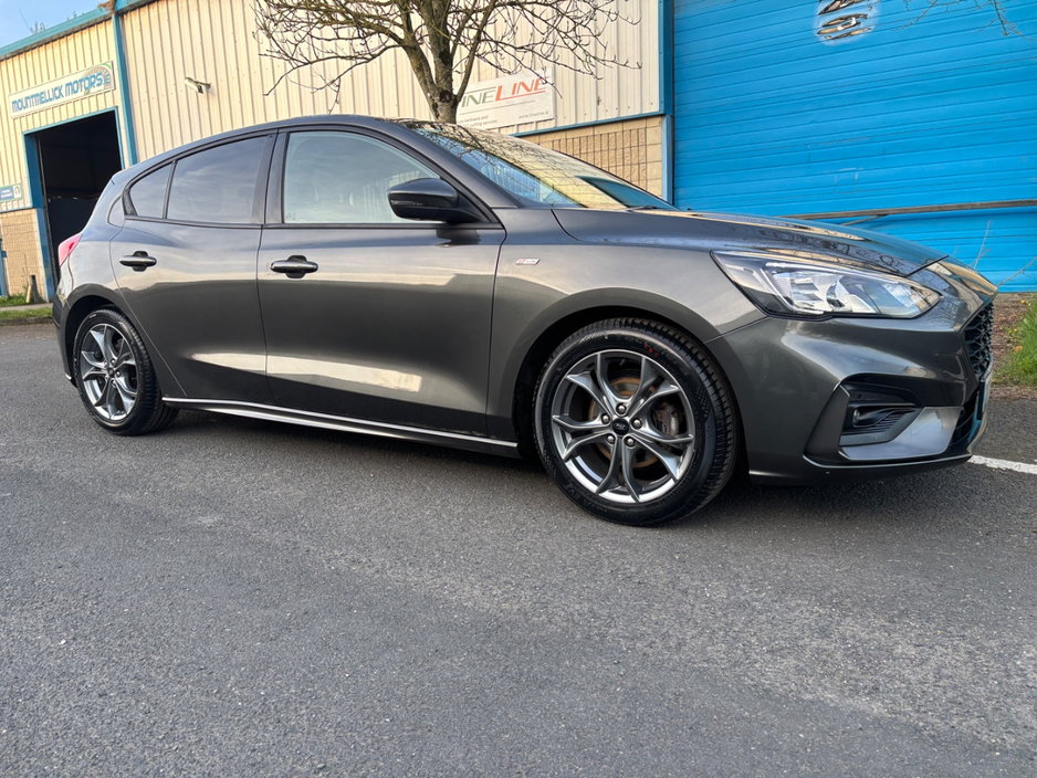 2020 Ford Focus - image 9