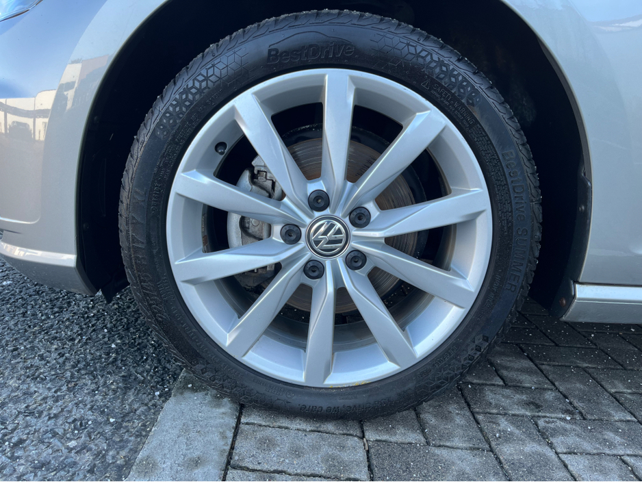 2019 Volkswagen Golf - image 9