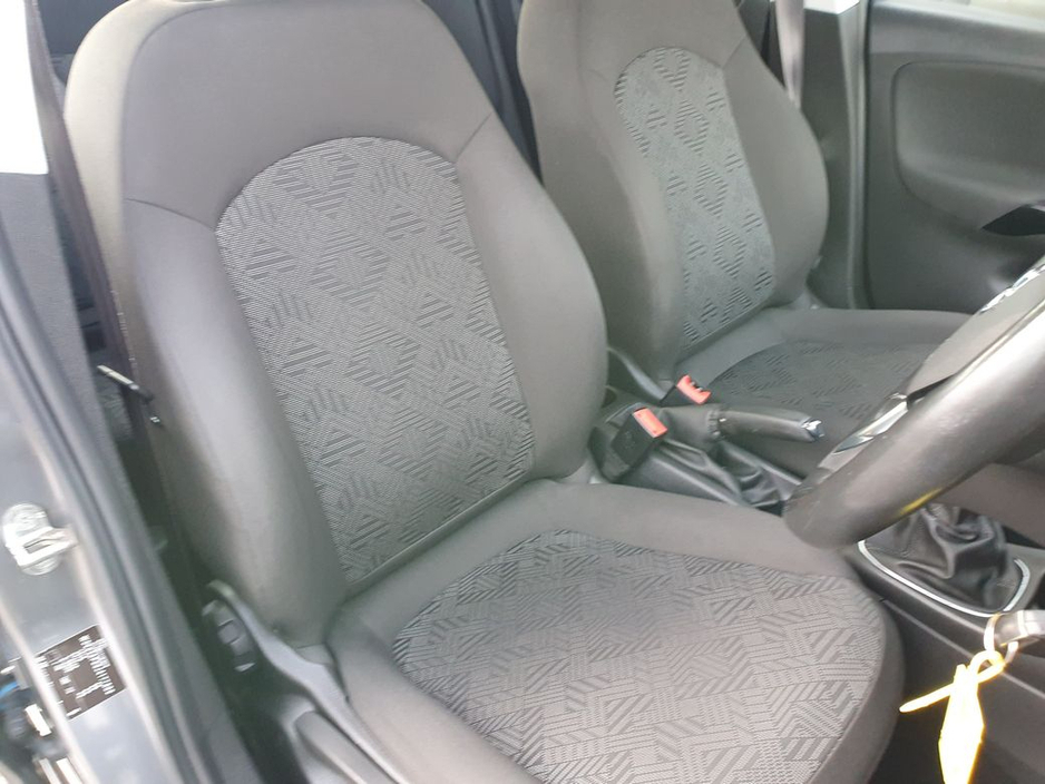 2018 Opel Corsa - image 9