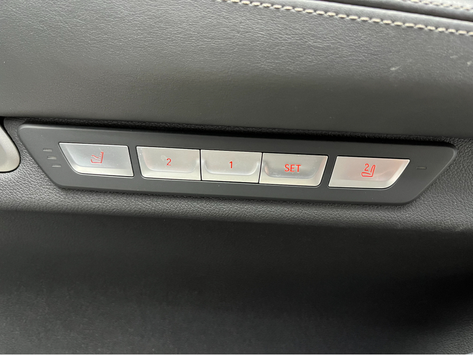 2017 BMW 7 Series - image 13