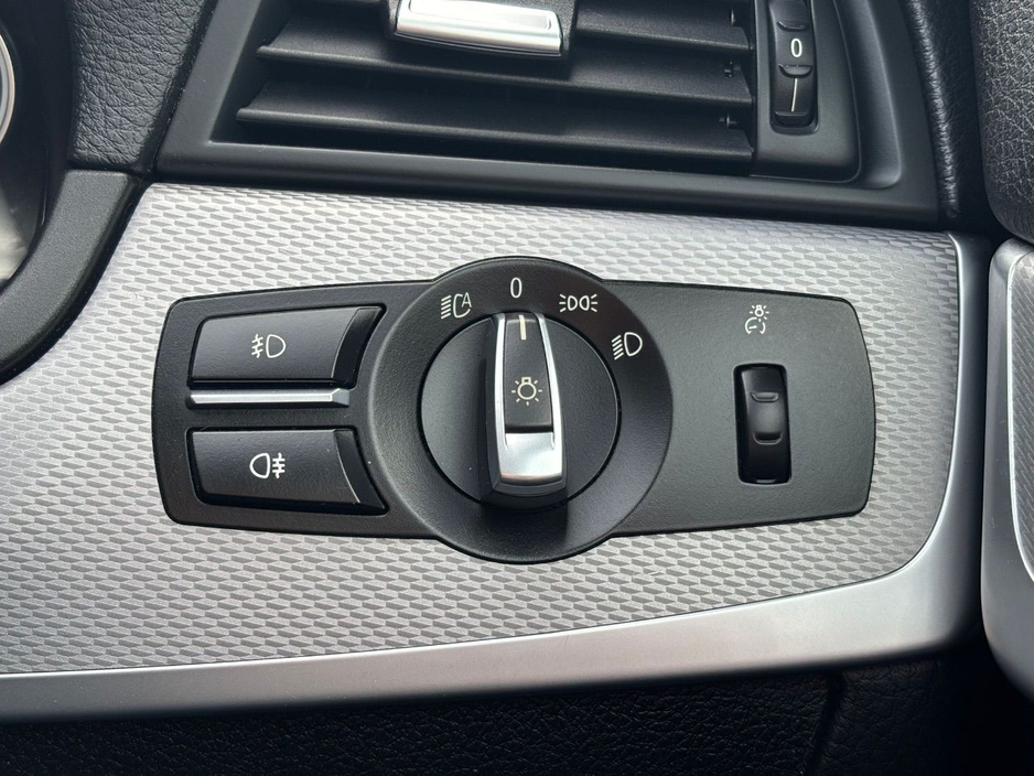 2016 BMW 5 Series - image 18