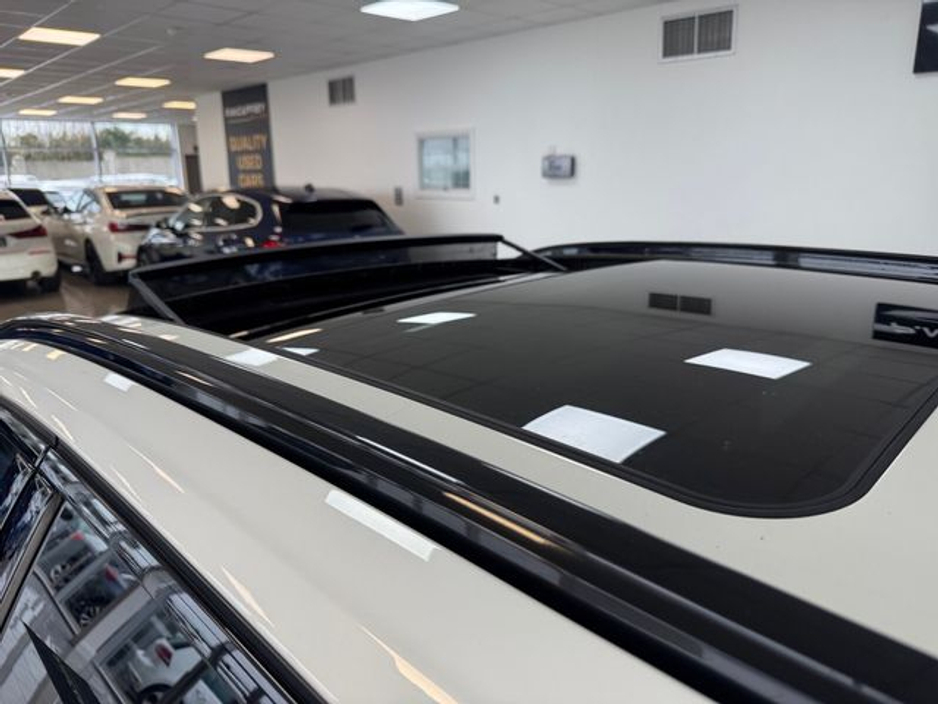 2021 BMW 3 Series - image 23