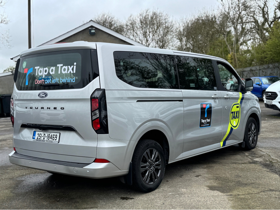 2025 Ford Tourneo Custom - image 4