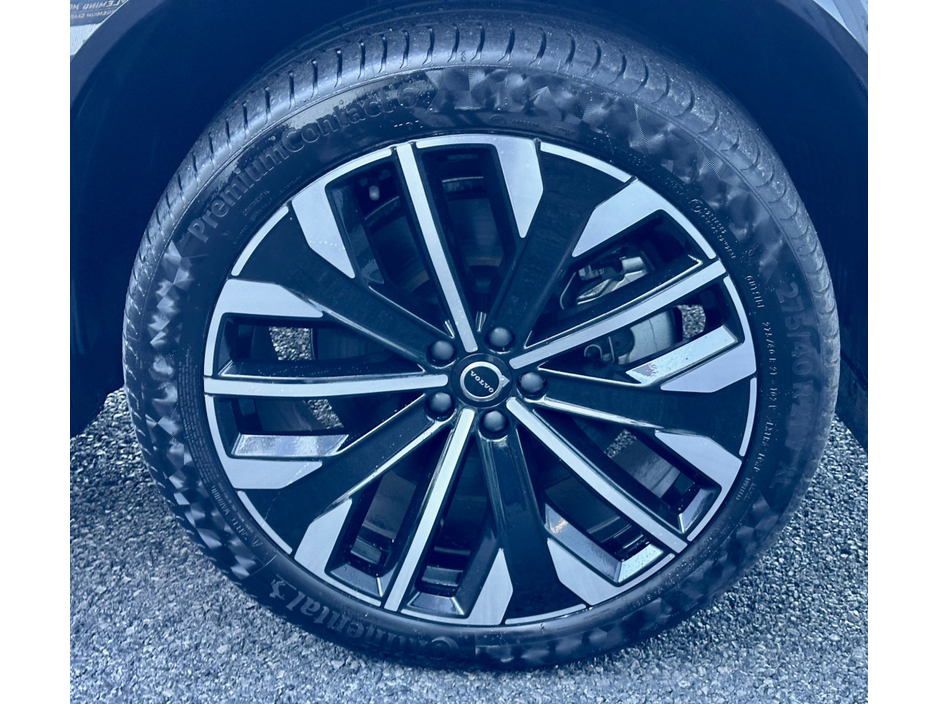 2025 Volvo XC90 + T8 PHEV AWD AUTO PLUS €78,950