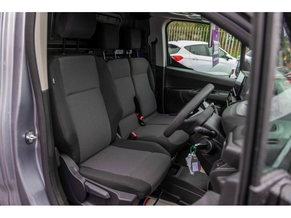 2026 Peugeot Partner - image 14