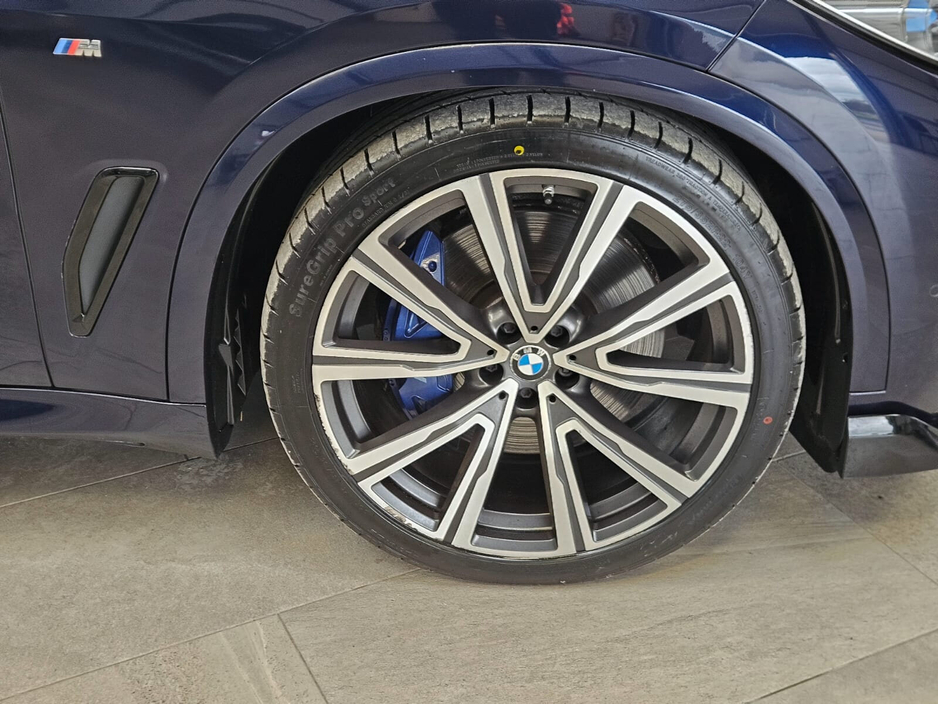 2020 BMW X5 - image 9