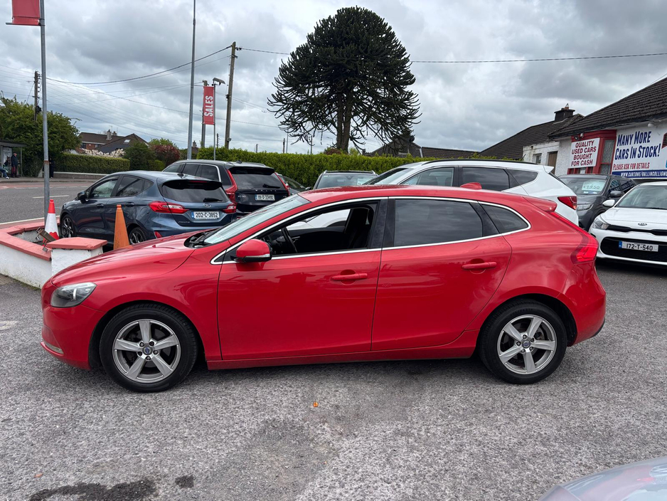 2014 Volvo V40 - image 9