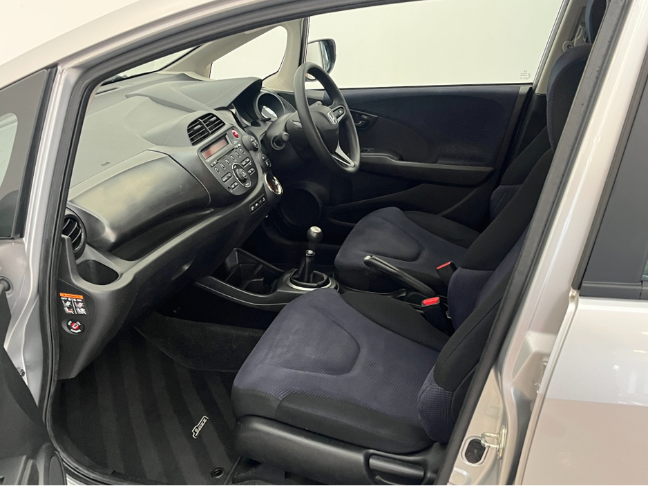 2013 Honda Jazz - image 12
