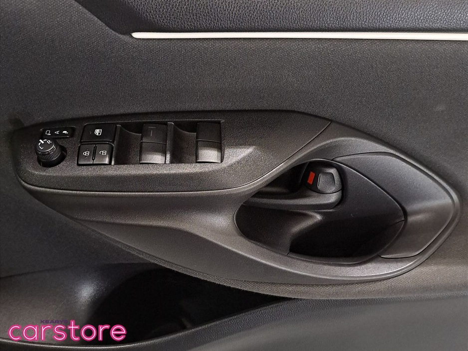 2022 Toyota Yaris - image 14
