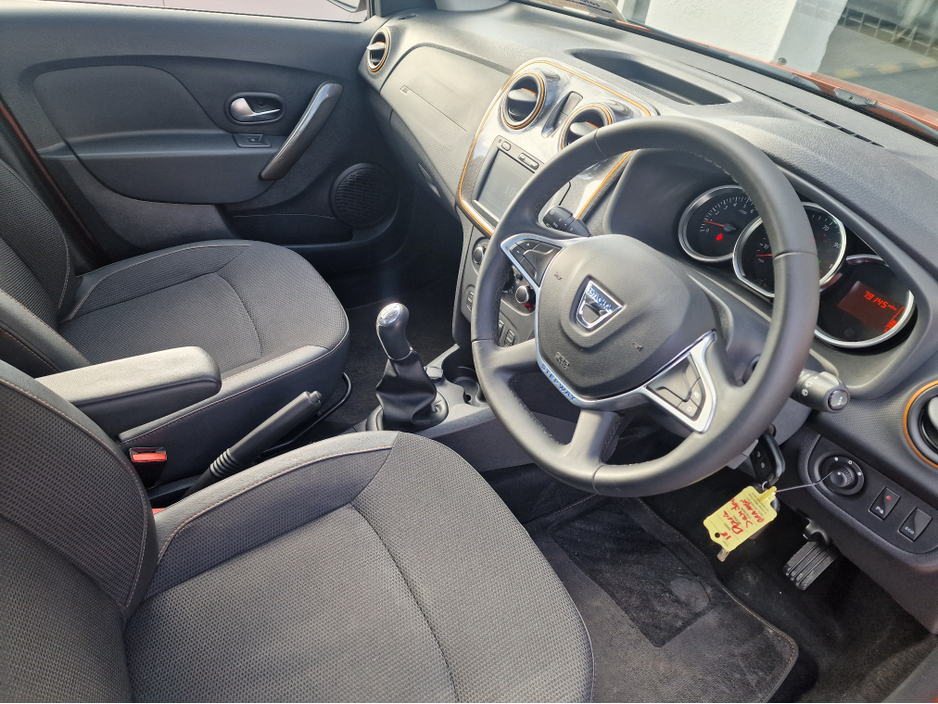 2018 Dacia Sandero - image 12