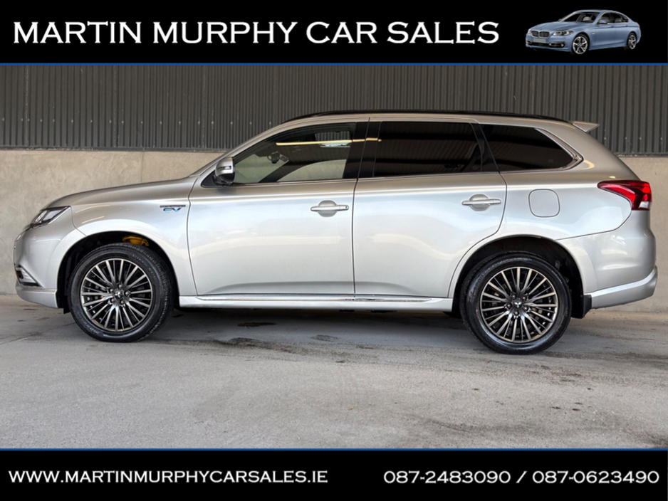 2020 Mitsubishi Outlander - image 3