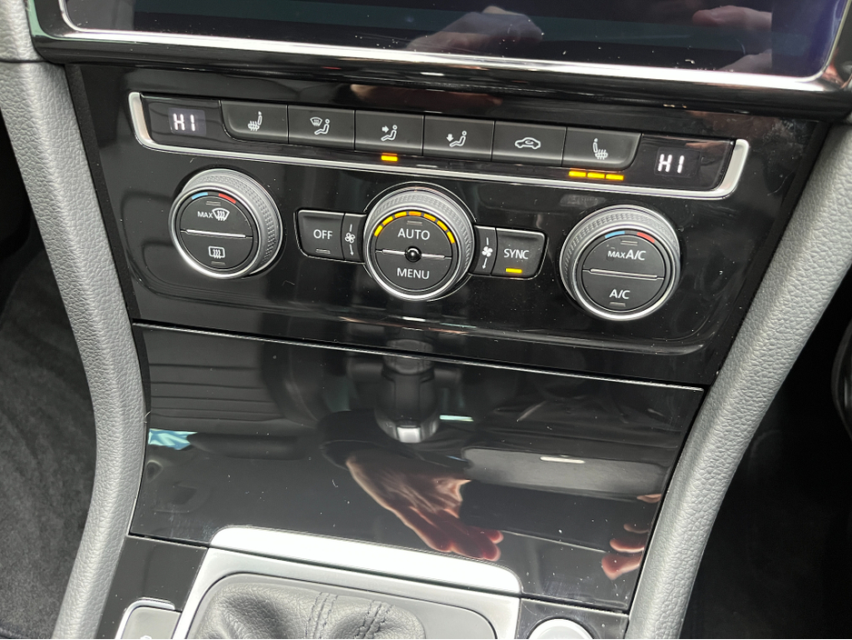 2020 Volkswagen Golf MEISTER HIGHLINE AUTOMATIC 2.0 DIESEL //MASSIVE SPEC//FULL LEATHER HEATED SEATS//DYNAUDIO SOUND SYSTEM//ELECTRIC MEMORY DRIVERS SEAT//REVERSE CAMERA// €21,950