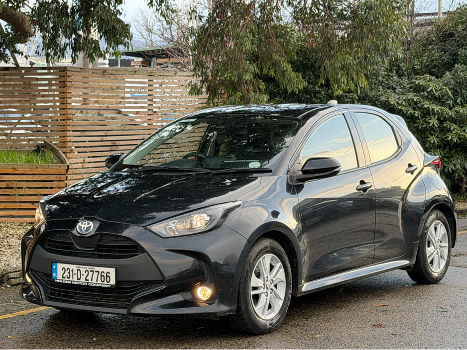 2023 Toyota Yaris 1.5 HYBRID..REAR CAMERA..APPLE CARPLAY €16,900