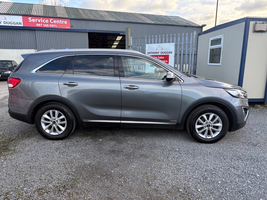 2017 Kia Sorento Platinum AWD (7 seats) €14,995