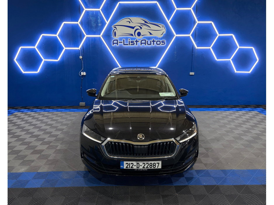 2021 Skoda Octavia - image 5