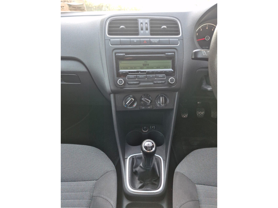 2010 Volkswagen Polo - image 11