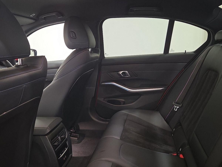 2024 BMW 3 Series - image 11