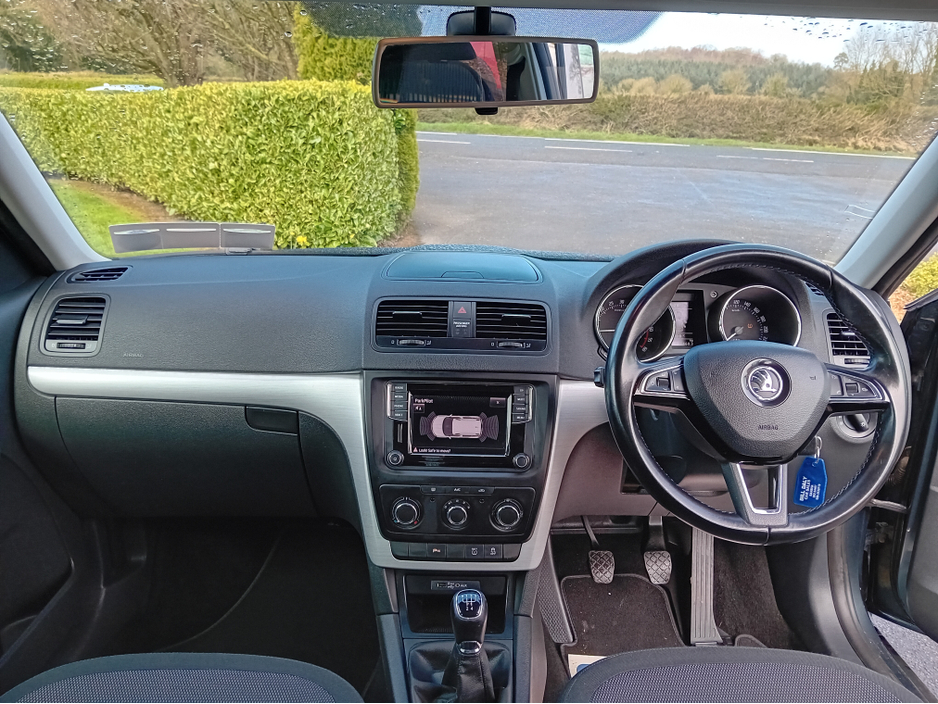 2015 Skoda Yeti - image 8