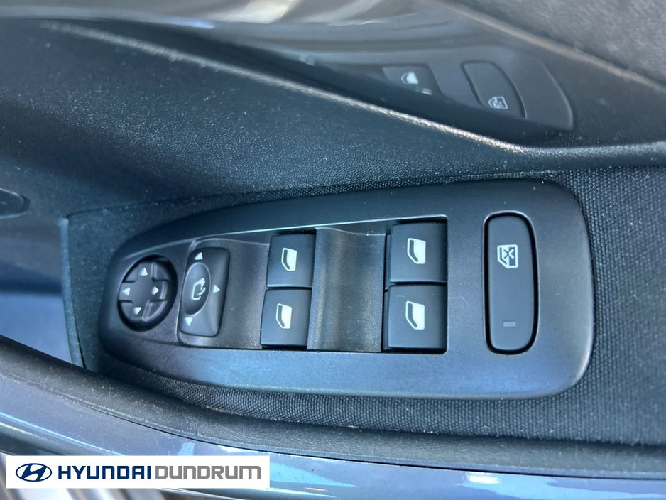 2017 Peugeot 2008 - image 13