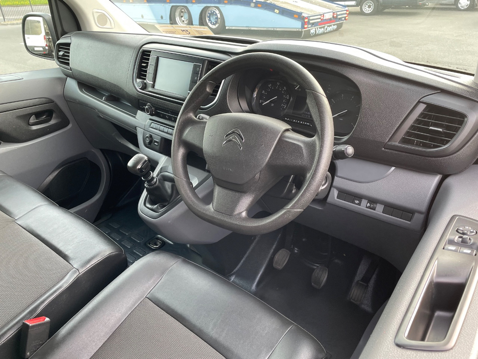 2019 Citroen Dispatch - image 18