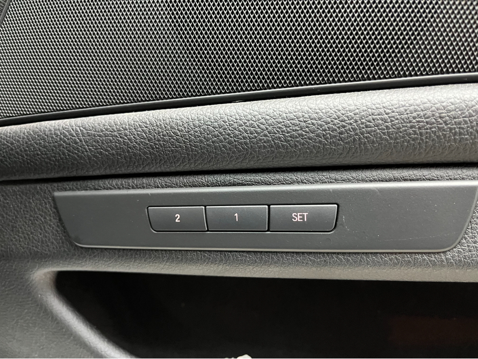 2017 BMW 5 Series - image 15