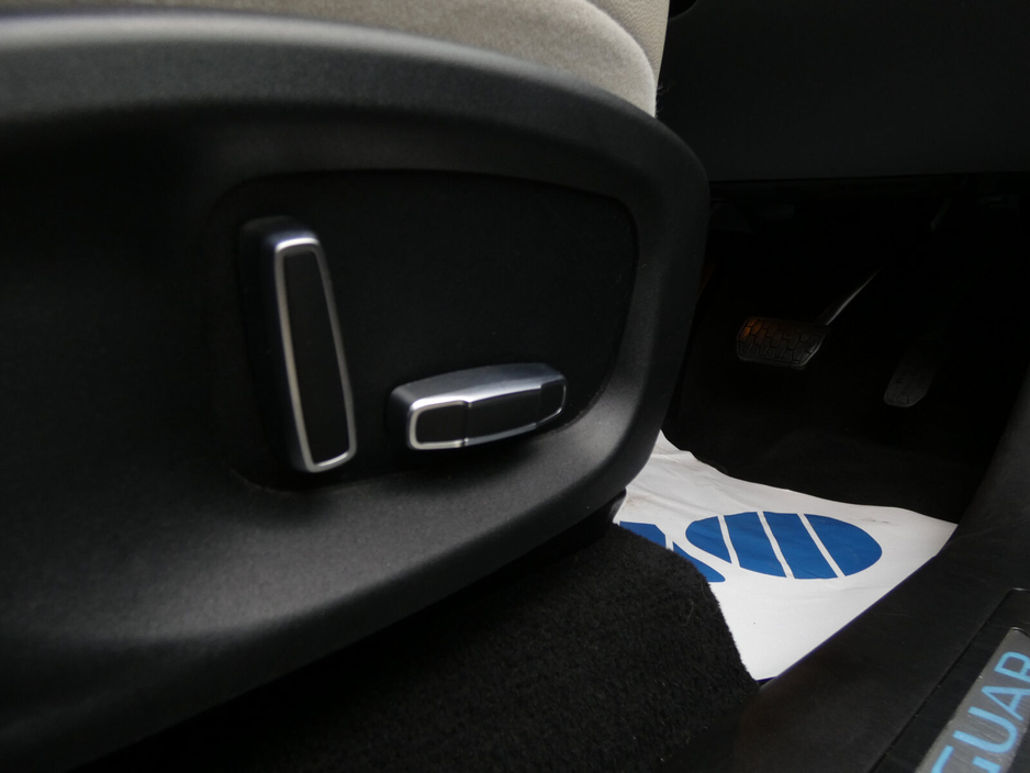 2020 Jaguar F-Pace - image 15