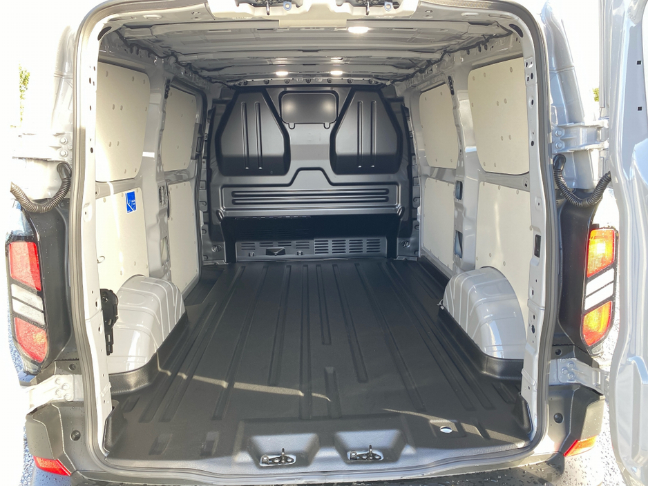 2026 Ford Transit Custom - image 15