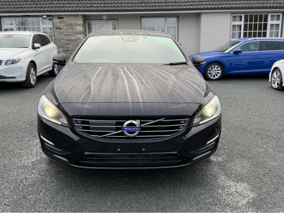 2016 Volvo V60 - image 2