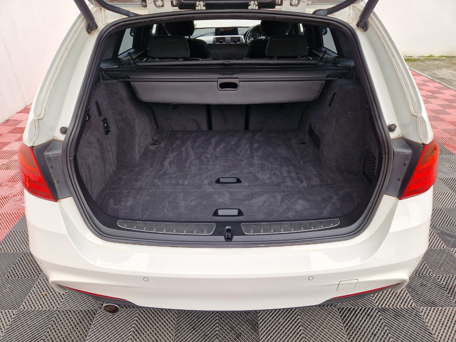 2013 BMW 3 Series - image 23