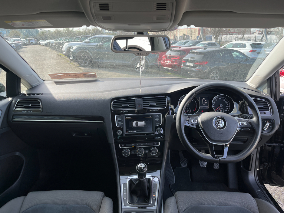 2016 Volkswagen Golf - image 13