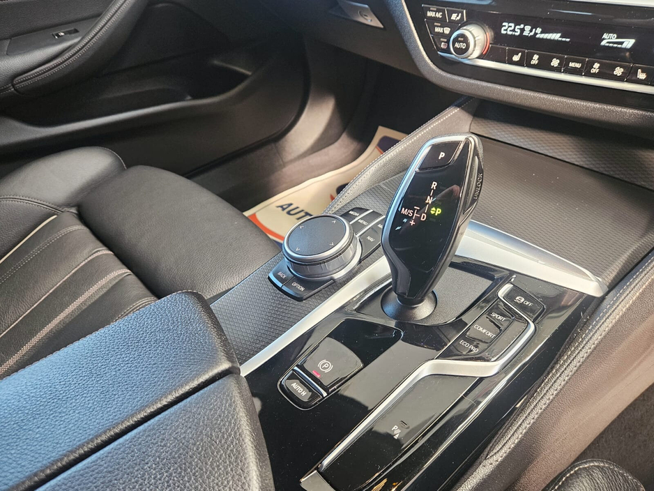 2021 BMW 5 Series - image 14