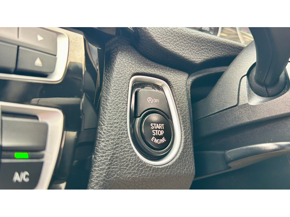 2017 BMW 3 Series - image 27