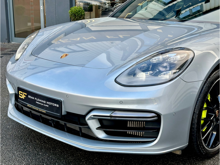 2022 Porsche Panamera 2+2 E-HY E-HYBRID CARBON TRIM €84,950