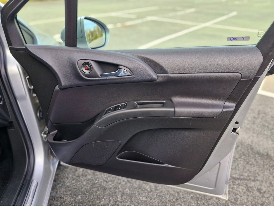 2017 Opel Meriva - image 25