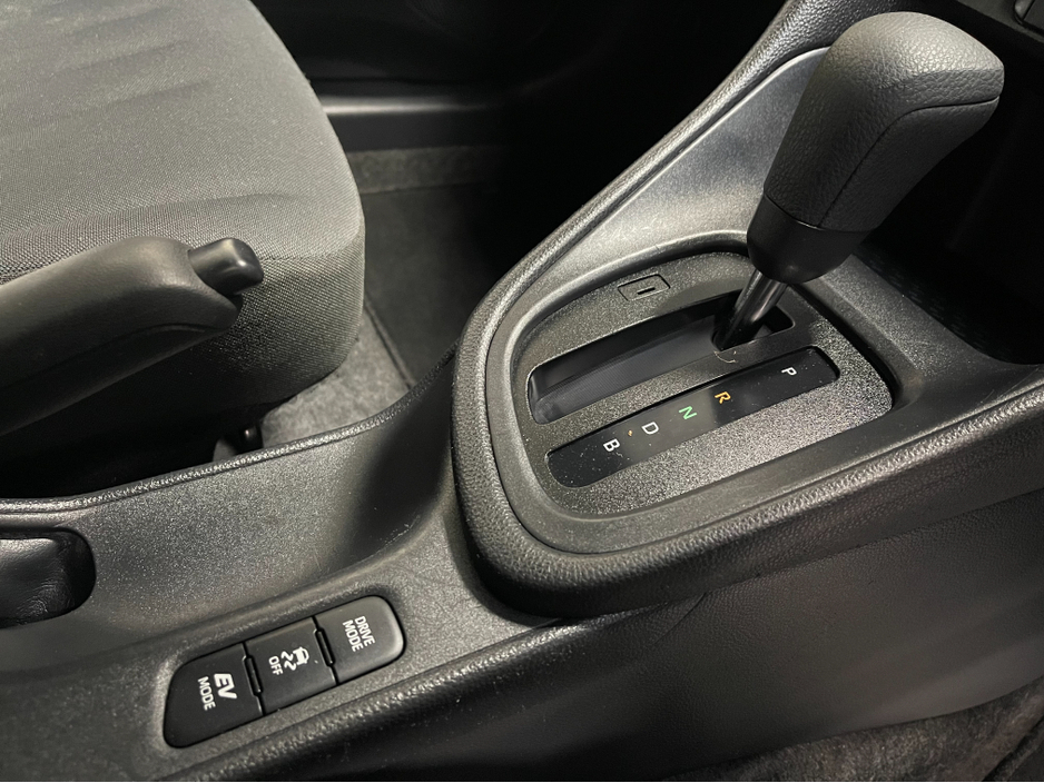 2020 Toyota Yaris - image 9