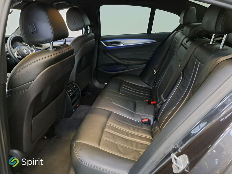 2019 BMW 5 Series - image 5