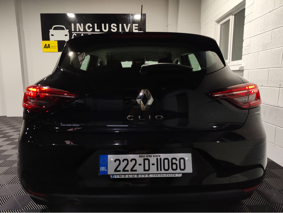 2022 Renault Clio - image 2