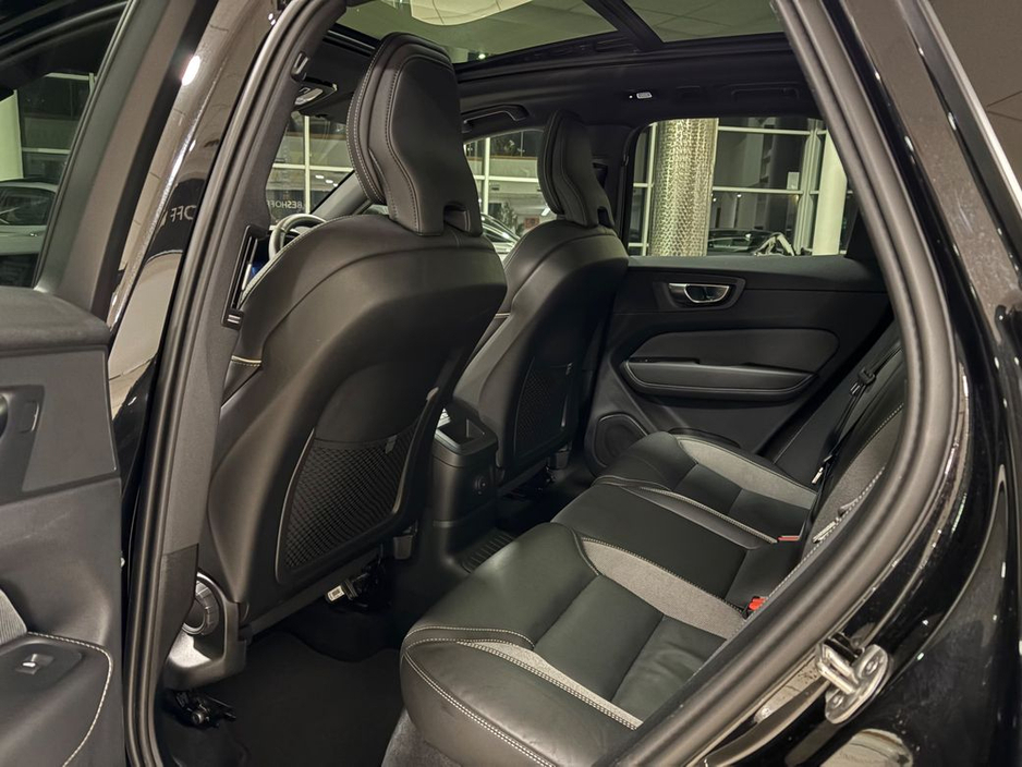 2025 Volvo XC60 - image 15