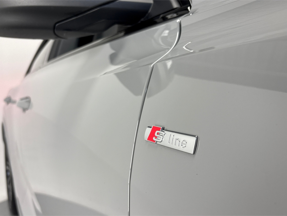 2025 Audi Q8 60 TFSIE 490PS**PANORMAIC ROOF**23" ALLOYS**MAXTON DESIGN BODYKIT**GREY LEATHER INTERIOR**FRONT HEATED ELECTRIC MEMORY SEATS**AMBIENT LIGHTING**REVERSE CAMERA**PARKING SENSORS**TOUCHSCREEN CLIMATE** €94,995