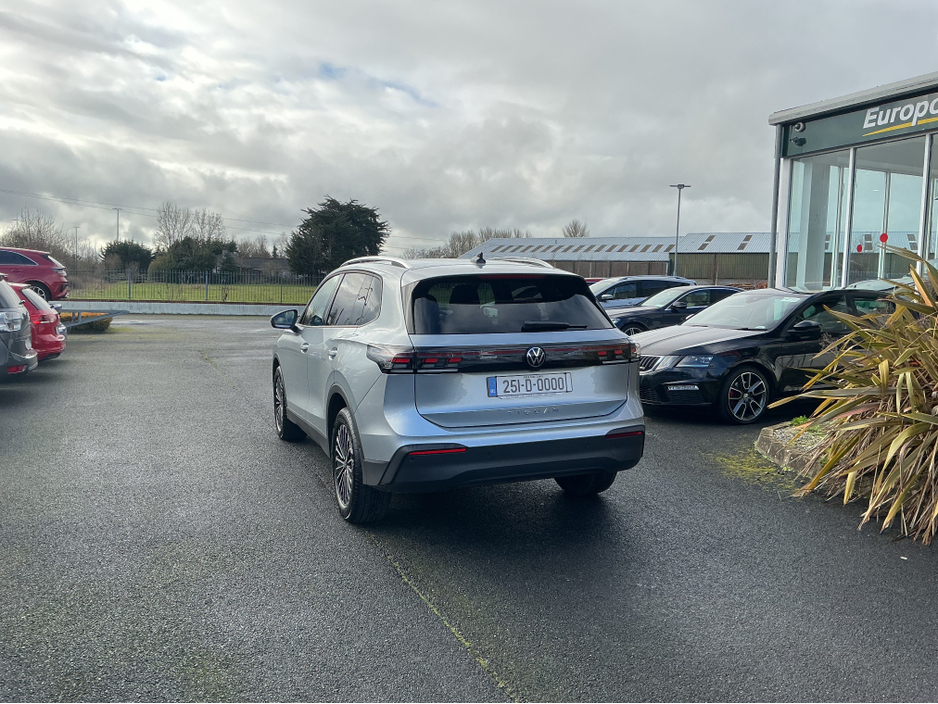 2025 Volkswagen Tiguan - image 6