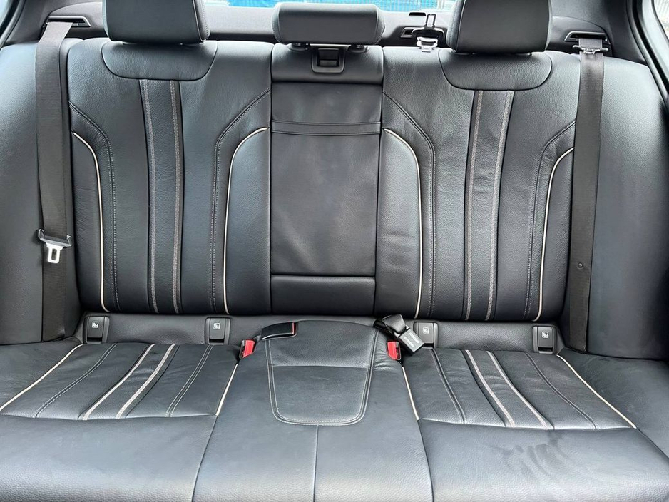 2018 BMW 5 Series - image 14