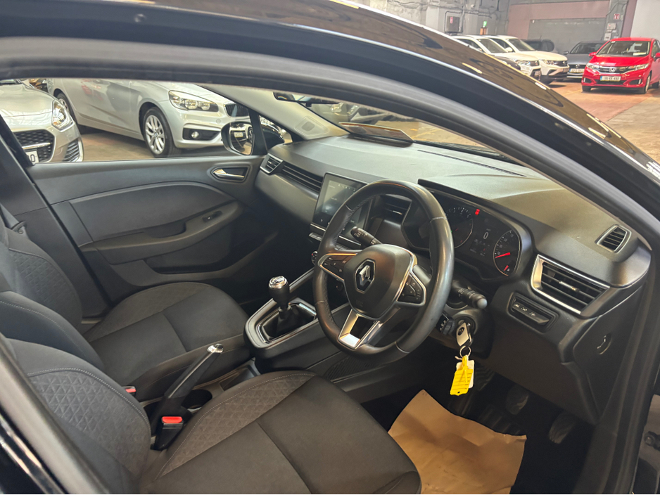 2023 Renault Clio - image 6