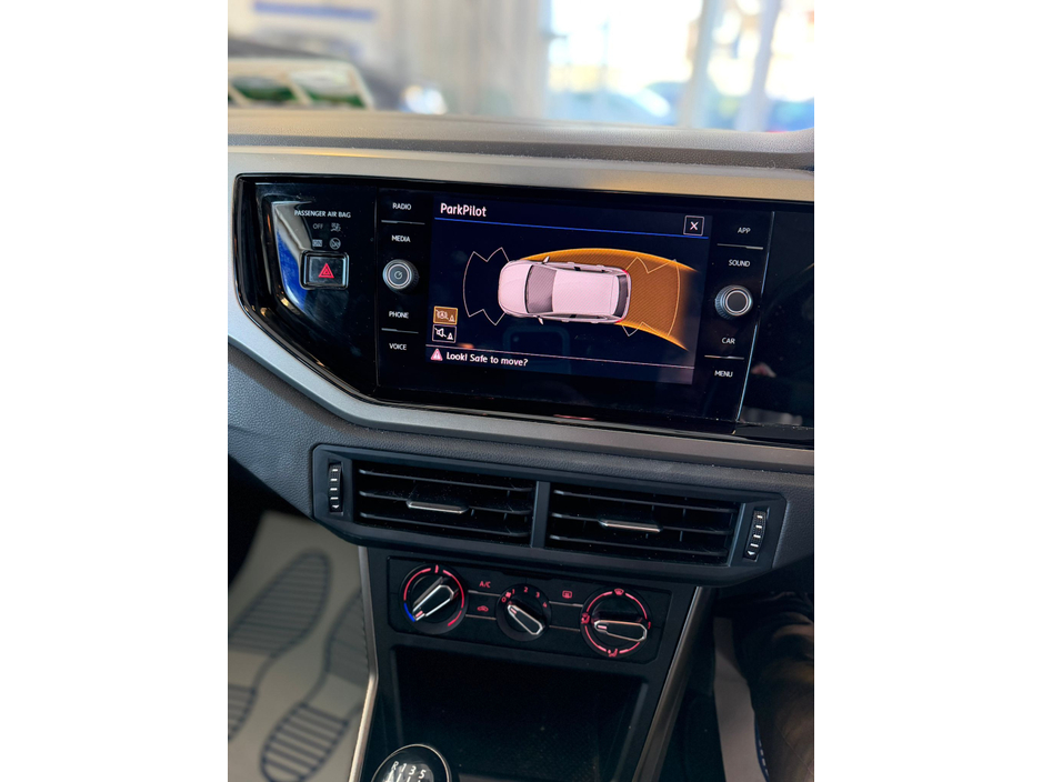 2019 Volkswagen Polo - image 12