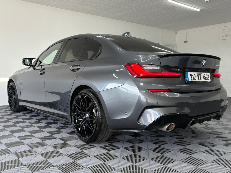 2021 BMW 3 Series - image 17