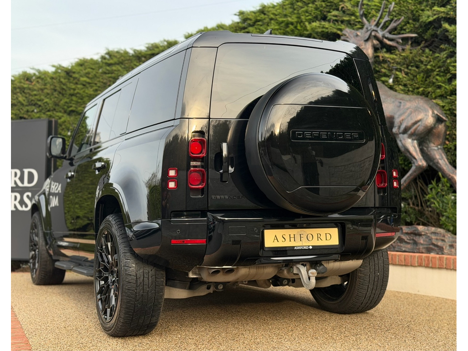 2025 Land Rover Defender - image 10