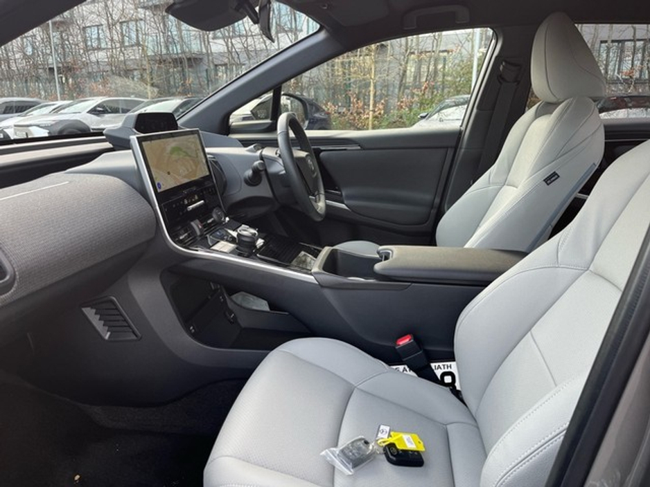 2025 Toyota bZ4X - image 7