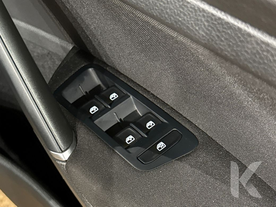 2020 Volkswagen Golf ESTATE AUTOMATIC 1.2L TSI - REVERSE CAMERA - UPGRADED ALLOY WHEELS - PADDLE SHIFT - DIGITAL DASH - CRUISE CONTROL - A/C HEATING CONTROLS €20,950